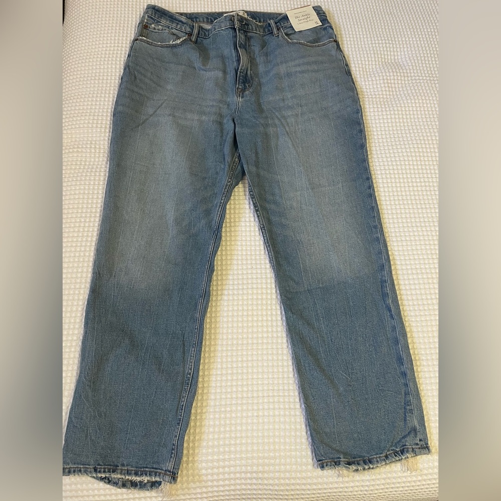 NWT Abercrombie & Fitch - The Ankle Straight Ultra High Rise Jean